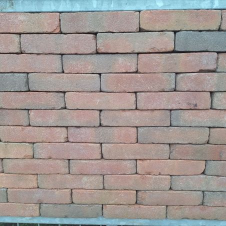 Old look waalformaat Kiel op pallets