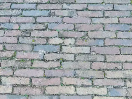 Oude waaltjes donker genuanceerd. Mooi afgesleten.
