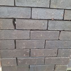 Old look dikformaat München op pallets